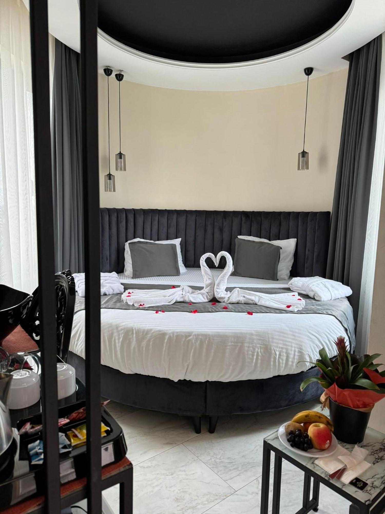 The Queen Airport Hotel-Round Trip Airport Service Arnavutkoy المظهر الخارجي الصورة