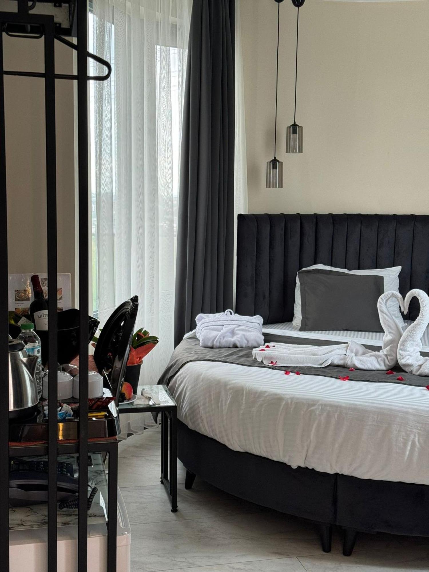 The Queen Airport Hotel-Round Trip Airport Service Arnavutkoy المظهر الخارجي الصورة